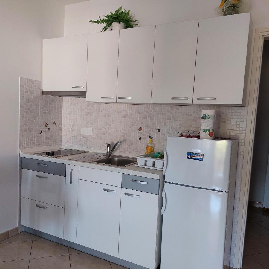 Apartment Ivana,Mali Maj โปเรช ภายนอก รูปภาพ