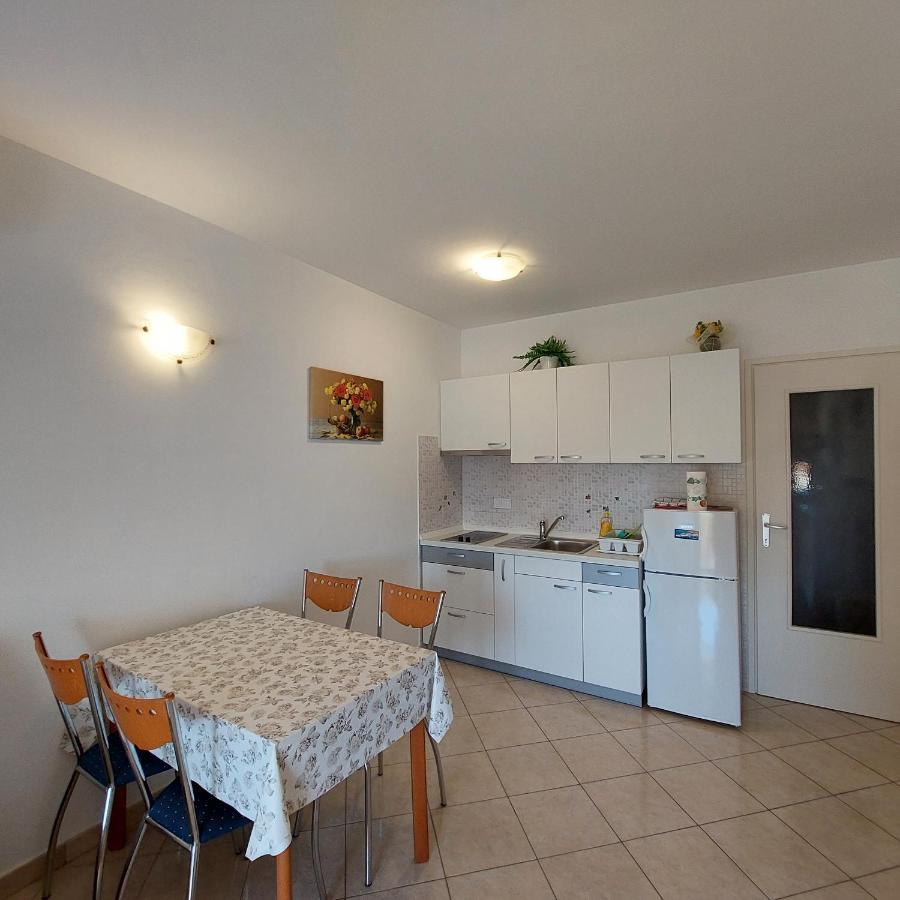 Apartment Ivana,Mali Maj โปเรช ภายนอก รูปภาพ